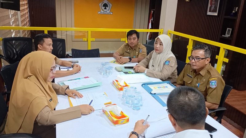 Eddy Iskandar, Wakil Ketua DPRD Bangka Belitung saat melakukan dialog bersama dinas BKPSDM Babel